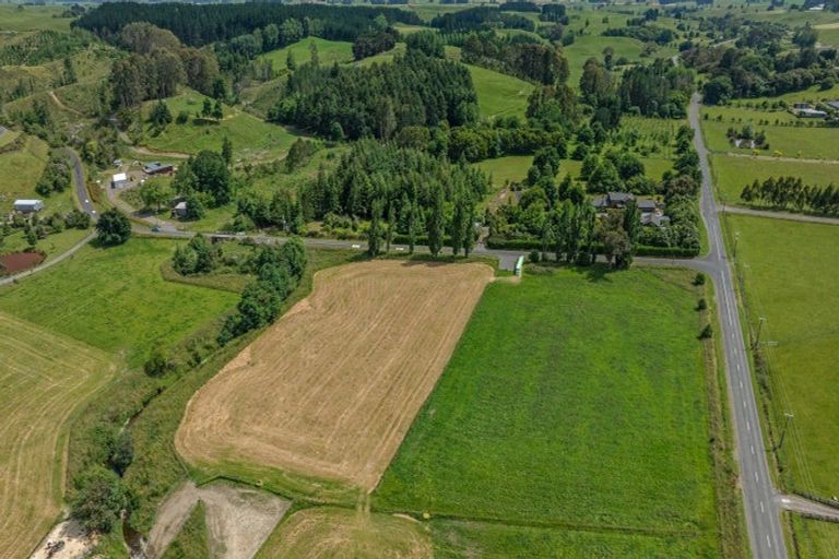 Photo of property in 15 Junction Road, Halcombe, 4777