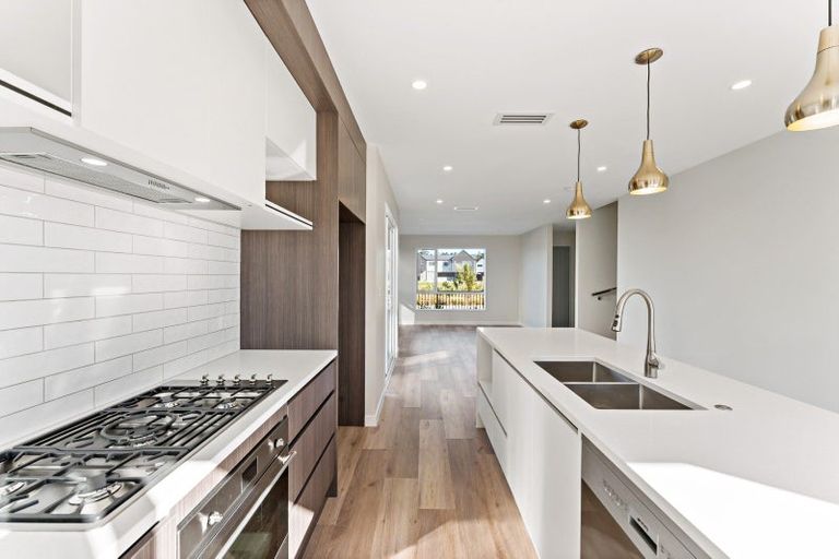 Photo of property in 17 Resnik Crescent, 0810