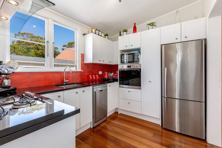 Photo of property in 24 Elizabeth Street, Moera, Lower Hutt, 5010