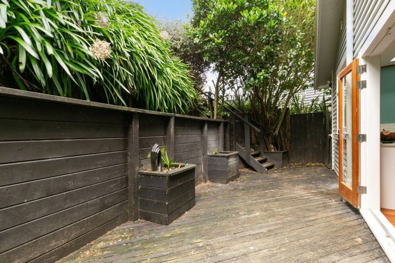 Photo of property in 4 Curtis Street, Northland, Wellington, 6012