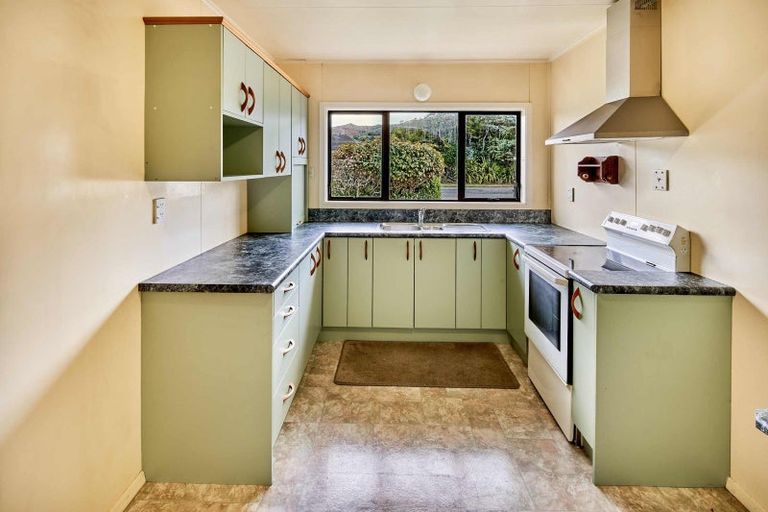 Photo of property in 4 Mclellan Street, Tawa, Wellington, 5028