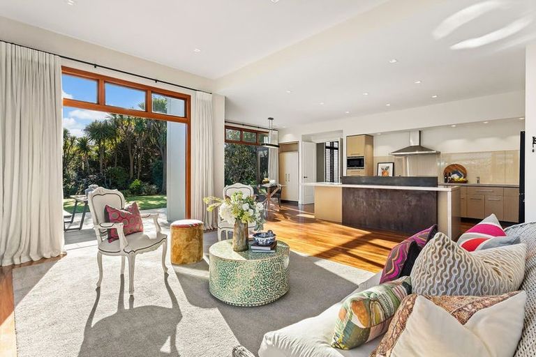 Photo of property in 118 Straven Road, Fendalton, Christchurch, 8014
