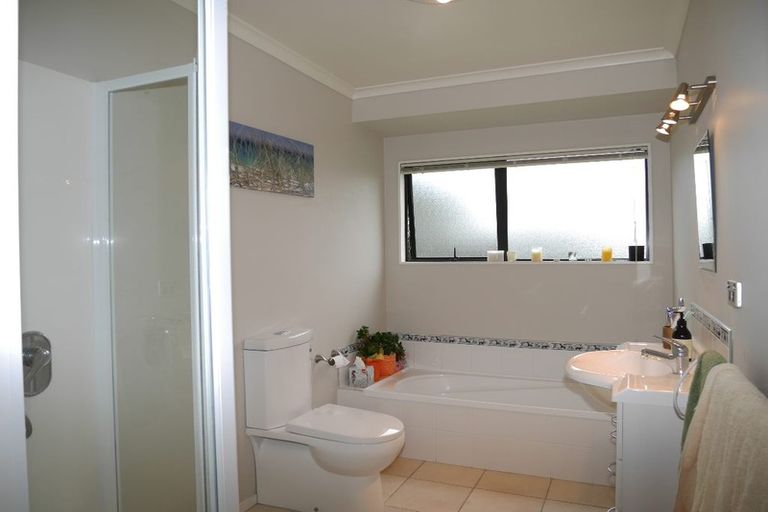 Photo of property in 71 Guildford Drive, Paraparaumu, 5032