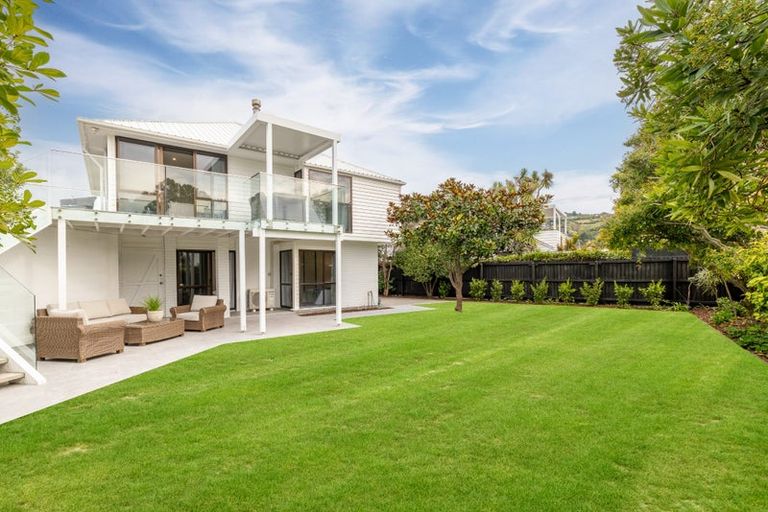 Photo of property in 11 Beachville Road, Redcliffs, Christchurch, 8081