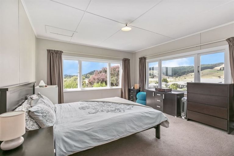 Photo of property in 15 Awaroa Road, Helensville, 0800