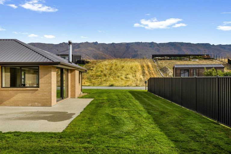 Photo of property in 58 Stratford Drive, Mount Pisa, Cromwell, 9383