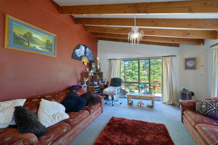 Photo of property in 35 Heathcote Place, Fitzherbert, Palmerston North, 4410