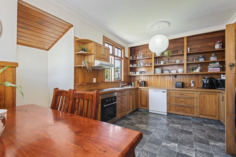Photo of property in 16 Burns Avenue, Takaro, Palmerston North, 4412