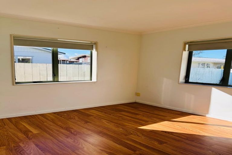 Photo of property in 18 Patts Avenue, Glendene, Auckland, 0602