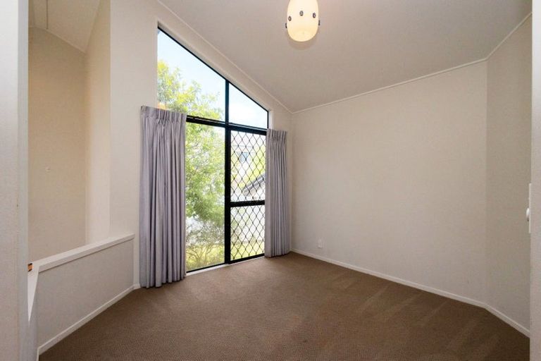 Photo of property in 20 Gillard Place, Eastern Beach, Auckland, 2012