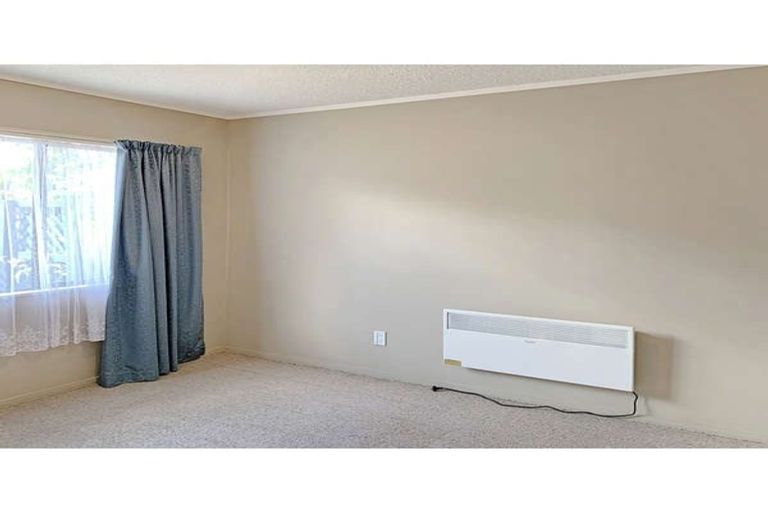 Photo of property in 53 Shamrock Street, Takaro, Palmerston North, 4412