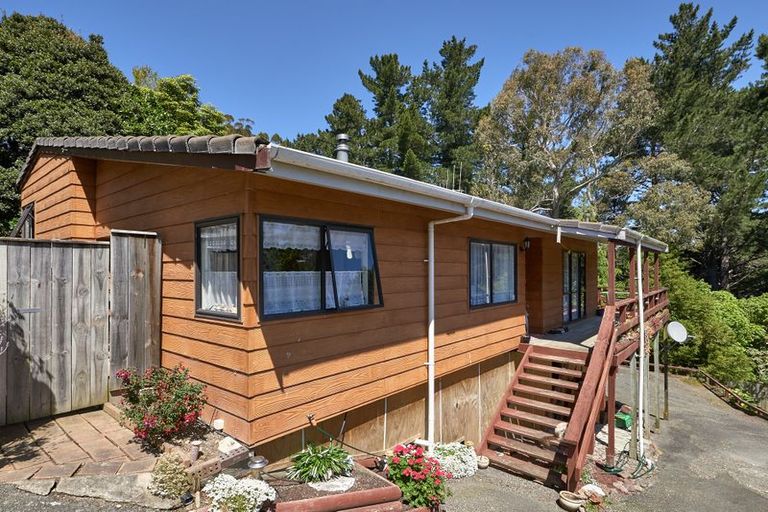 Photo of property in 35 Heathcote Place, Fitzherbert, Palmerston North, 4410