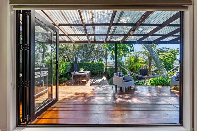 Photo of property in 1/12 Philson Terrace, Browns Bay, Auckland, 0630