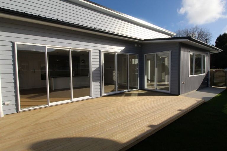 Photo of property in 17 Grove Way, Riverhead, 0820