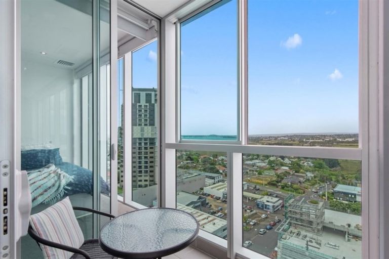 Photo of property in Sentinel Apartments, 1304/3 Northcroft Street, Takapuna, Auckland, 0622