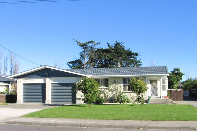 Photo of property in 73 Kirk Street, Otaki, 5512