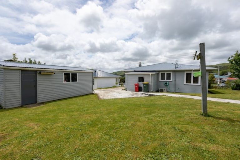 Photo of property in 42 Leicester Street, Cannons Creek, Porirua, 5024