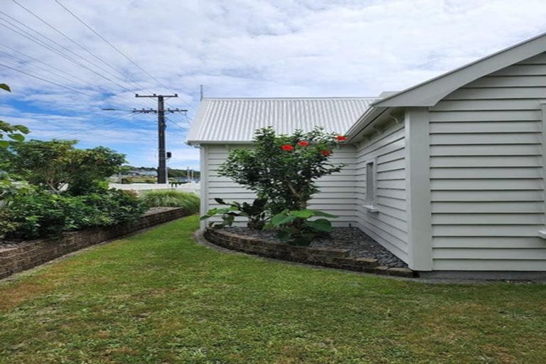 Photo of property in 49 Gilbert Street, New Plymouth, 4310