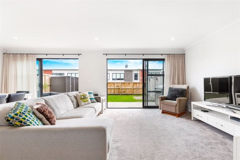 Photo of property in 24 Vincent Mcgrath Crescent, Swanson, Auckland, 0614