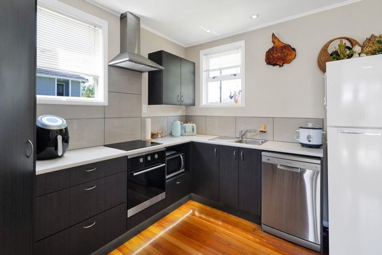 Photo of property in 33 Woodleigh Street, Frankleigh Park, New Plymouth, 4310