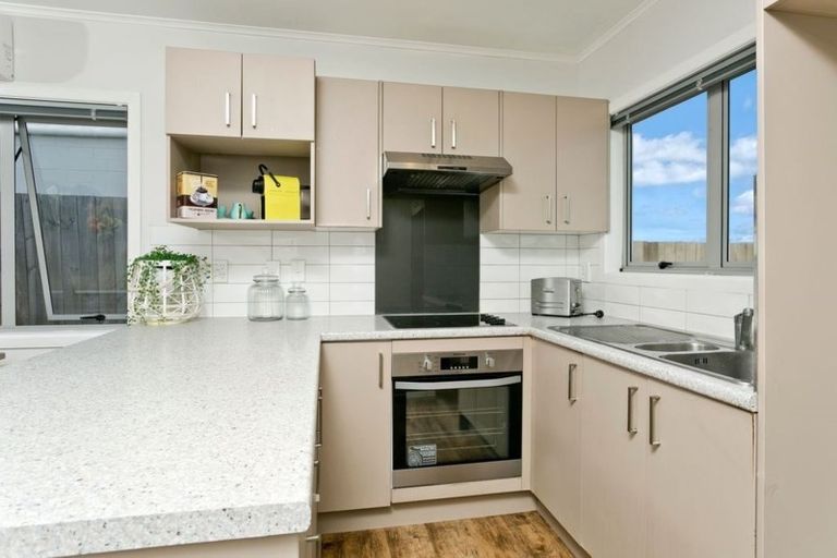 Photo of property in 658 East Coast Road, Pinehill, Auckland, 0630