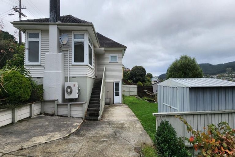 Photo of property in 33 Tawa Terrace, Tawa, Wellington, 5028