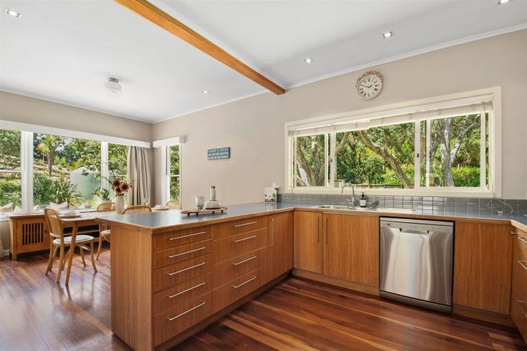 Photo of property in 379 Motutara Road, Muriwai, Waimauku, 0881