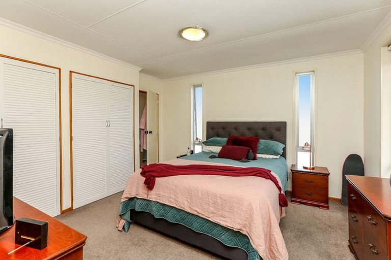 Photo of property in 4 Holloway Road, Omata, New Plymouth, 4374