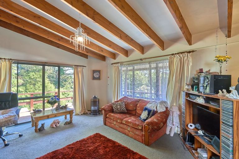 Photo of property in 35 Heathcote Place, Fitzherbert, Palmerston North, 4410