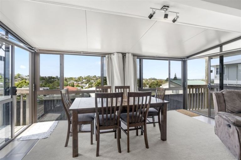 Photo of property in 28 Elizabeth Drive, West Harbour, Auckland, 0618