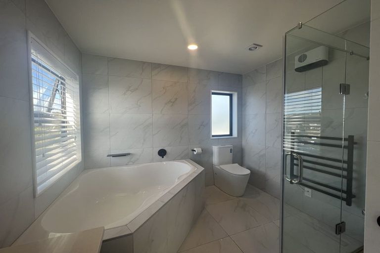 Photo of property in 25 Kiteroa Terrace, Rothesay Bay, Auckland, 0630