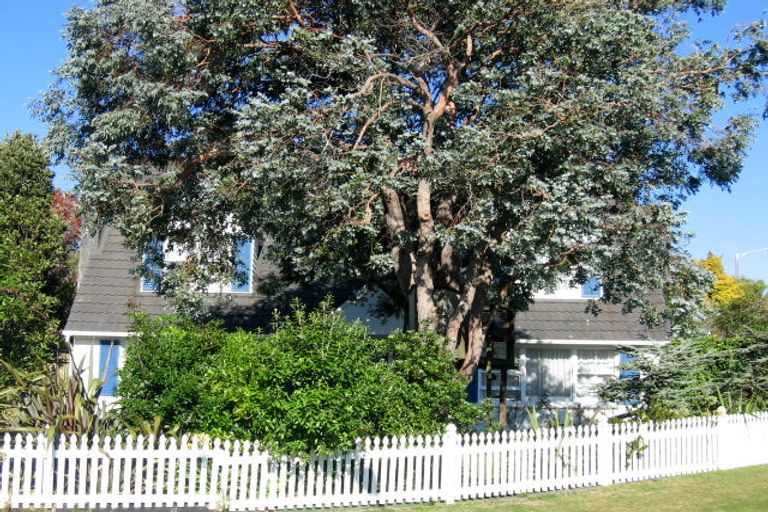 Photo of property in 49 Holborn Drive, Stokes Valley, Lower Hutt, 5019