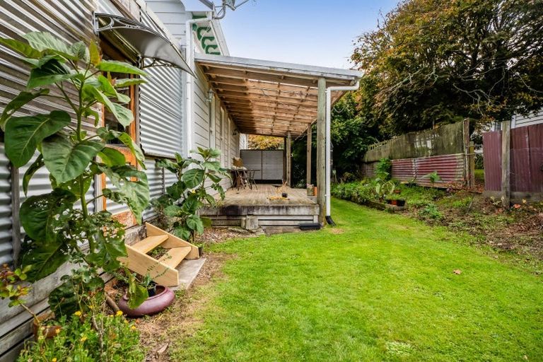 Photo of property in 18 Mills Street, Eltham, 4322