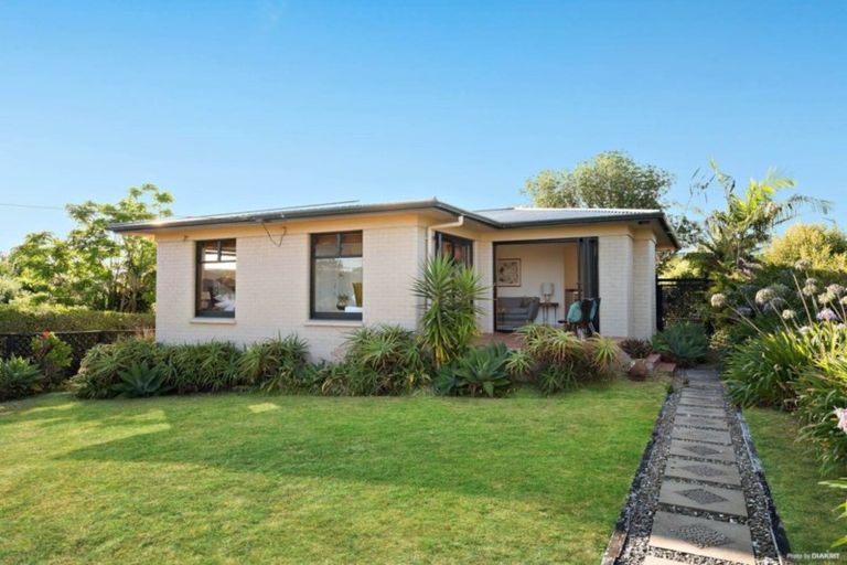 Photo of property in 1/65 Arran Road, Browns Bay, Auckland, 0630