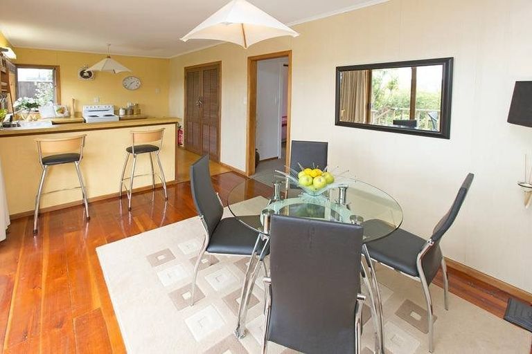 Photo of property in 1/10 Hyde Road, Rothesay Bay, Auckland, 0630