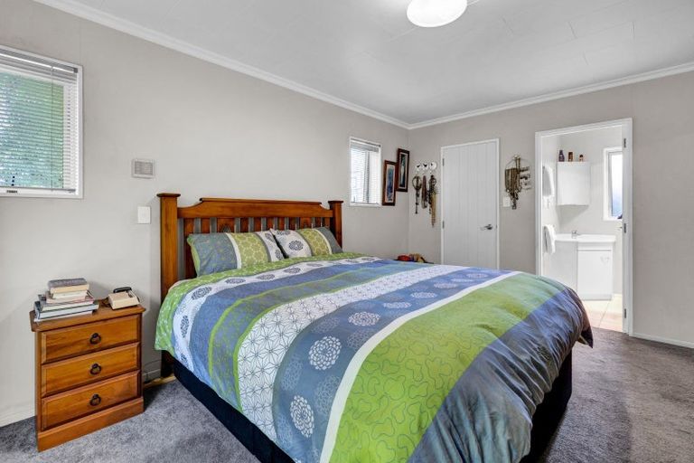 Photo of property in 120 Paraite Road, Paraite, New Plymouth, 4373