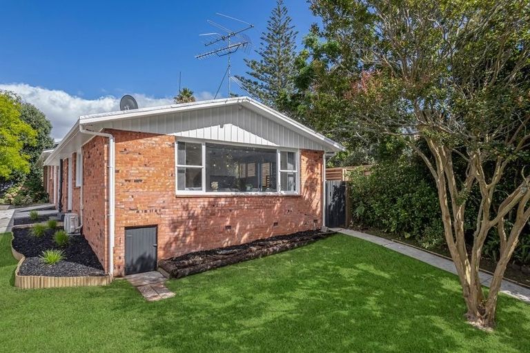 Photo of property in 2 Portadown Avenue, Pakuranga Heights, Auckland, 2010