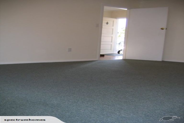 Photo of property in 25 Stewart Drive, Newlands, Wellington, 6037