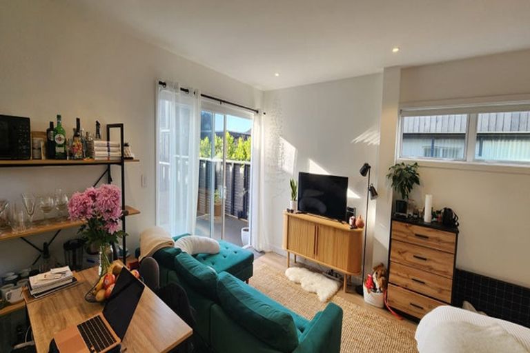 Photo of property in 37 Gulf View Road, Murrays Bay, Auckland, 0630