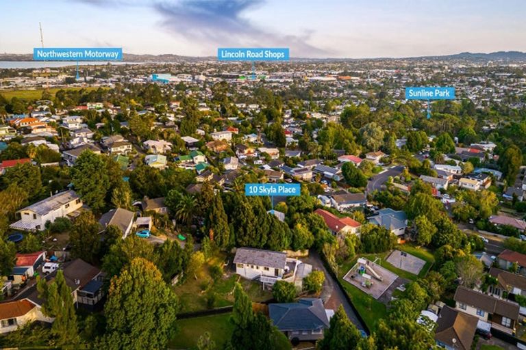 Photo of property in 10 Skyla Place, Massey, Auckland, 0614