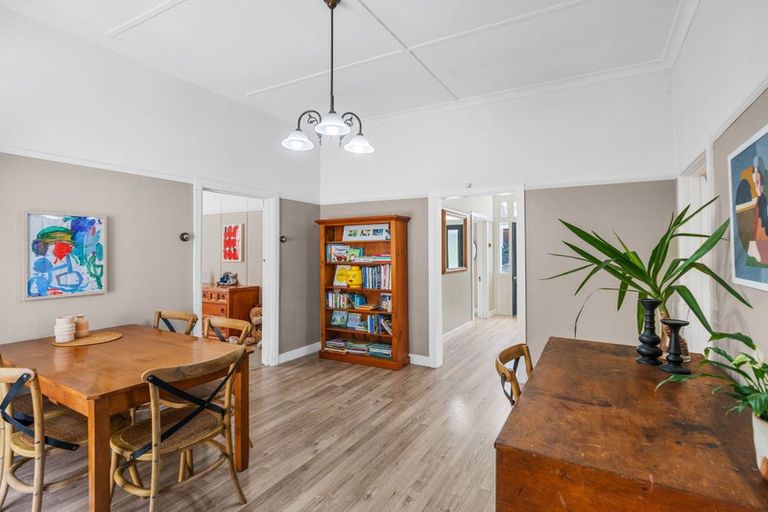 Photo of property in 19 Hawkhurst Road, Lyttelton, 8082