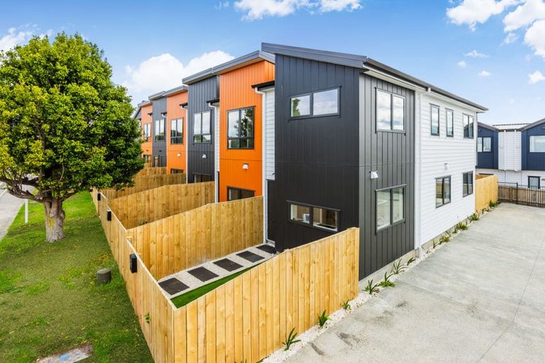 Photo of property in 2/85 Jaemont Avenue, Te Atatu South, Auckland, 0610