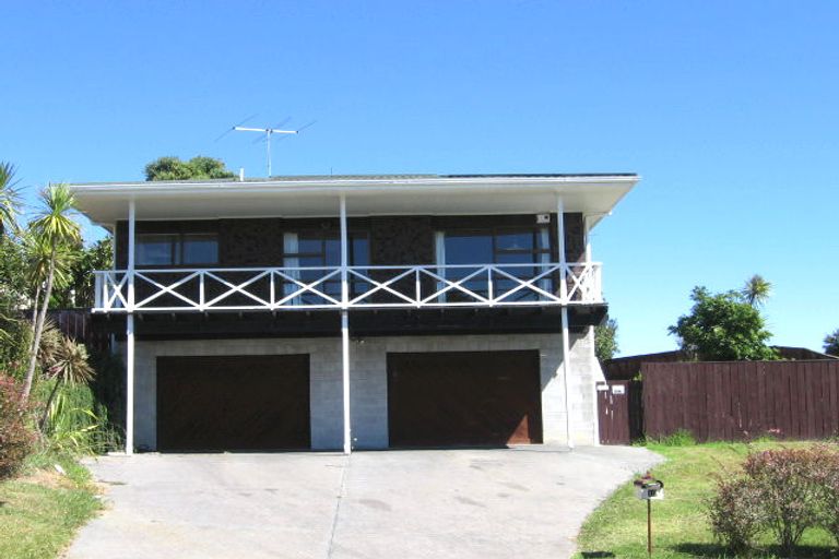 Photo of property in 10 Mayall Avenue, Beach Haven, Auckland, 0626