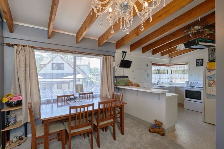 Photo of property in 35 Heathcote Place, Fitzherbert, Palmerston North, 4410