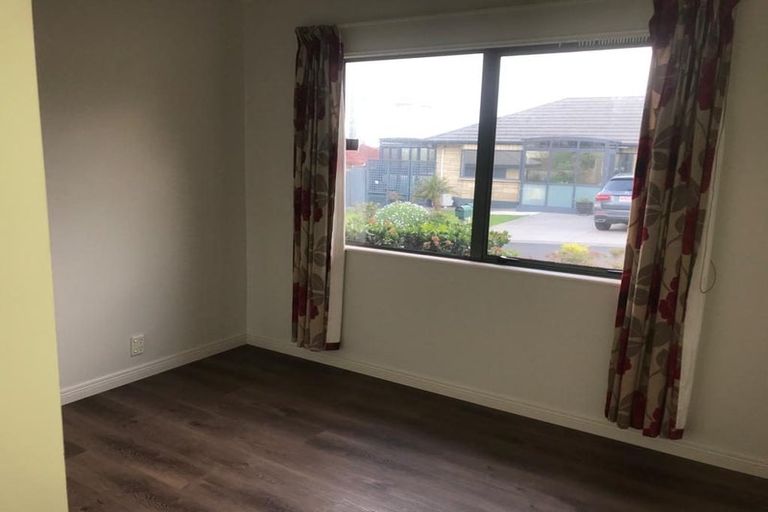 Photo of property in 8l Aotea Road, Glen Eden, Auckland, 0602