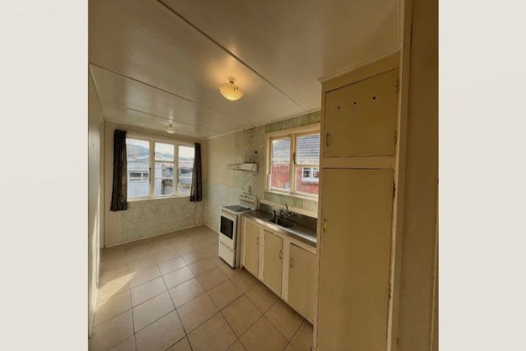 Photo of property in 5 Waldie Grove, Avalon, Lower Hutt, 5011