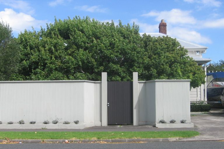 Photo of property in 15 Mozeley Avenue, Devonport, Auckland, 0624