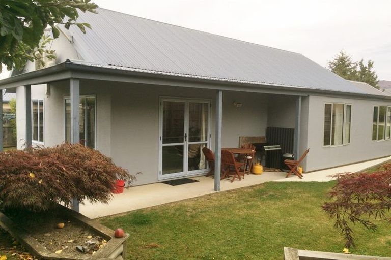 Photo of property in 8a Kuri Place, Wanaka, 9305