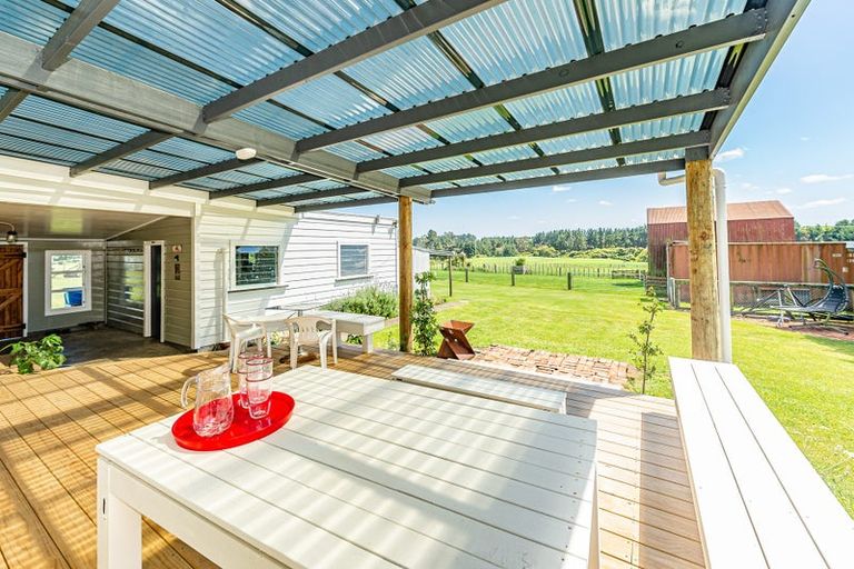 Photo of property in 23 Waitangi Road, Waverley, 4592