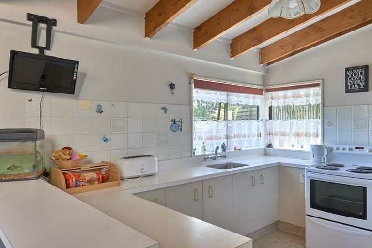 Photo of property in 35 Heathcote Place, Fitzherbert, Palmerston North, 4410